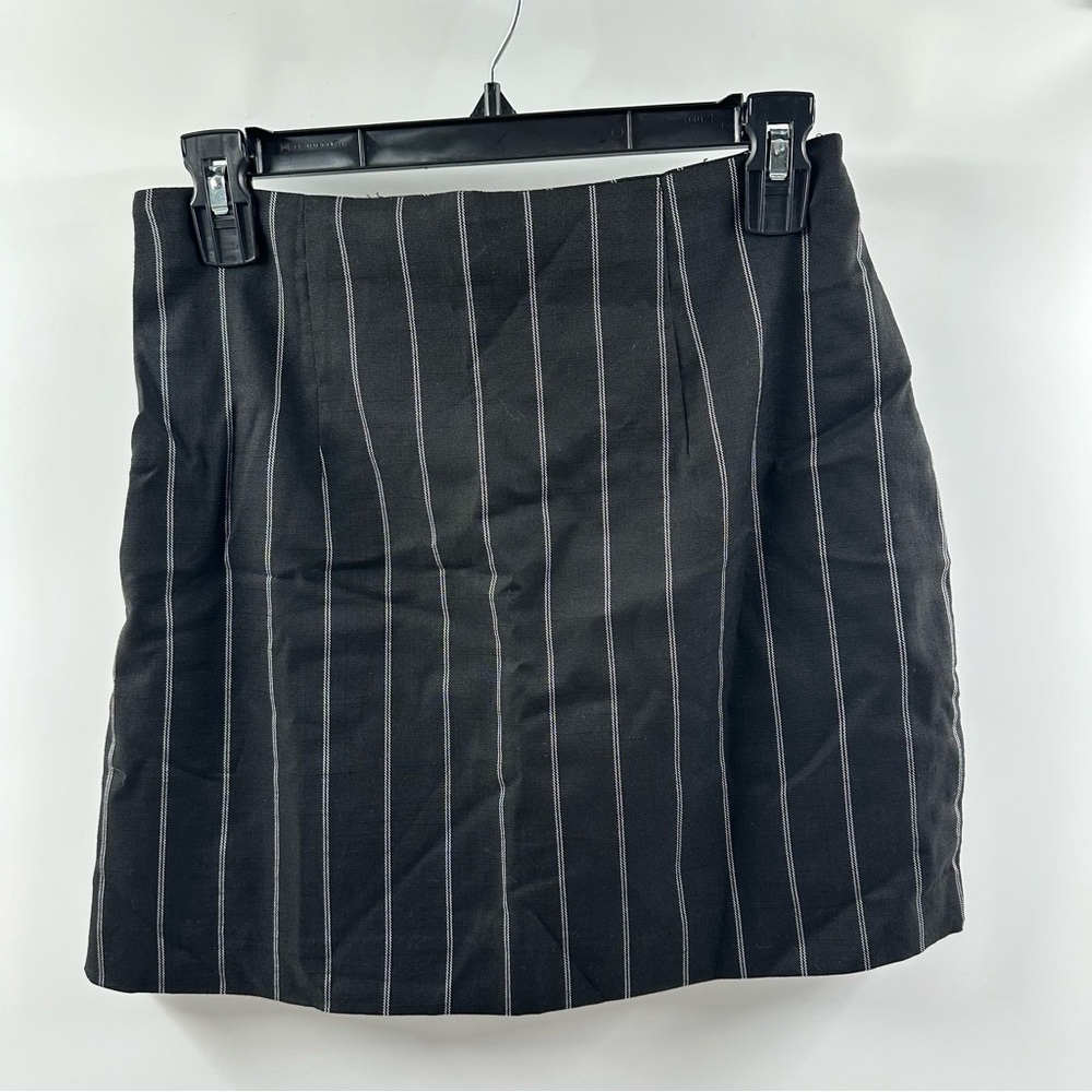 Forever 21 Black & White Striped Mini Skirt –Size Medium - Picture 4 of 4